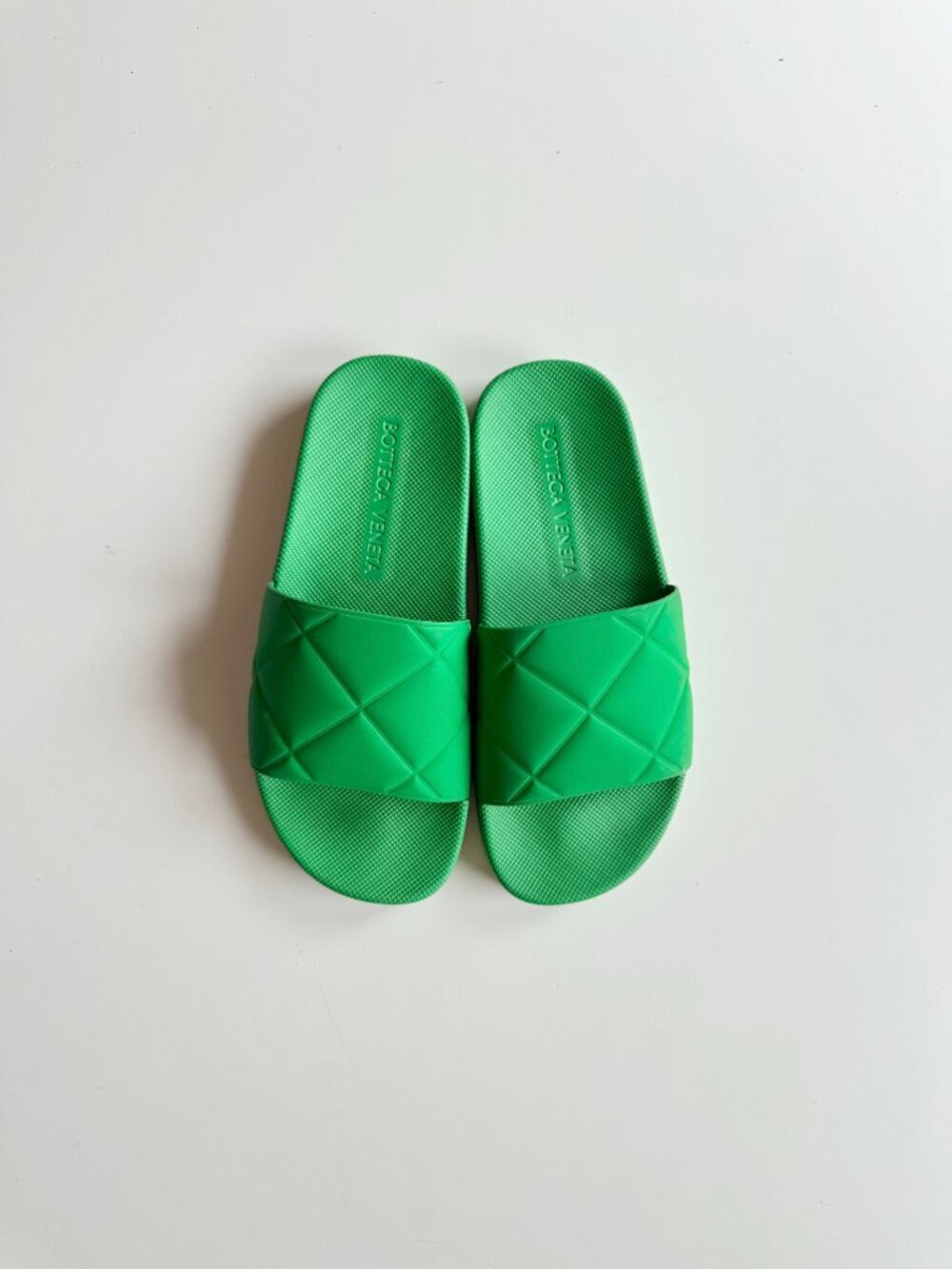 BOTTEGA VENETA Parakeet Green Rubber Intrecciato Pool Slides Sandals, Size 37 - Picture 2 of 16